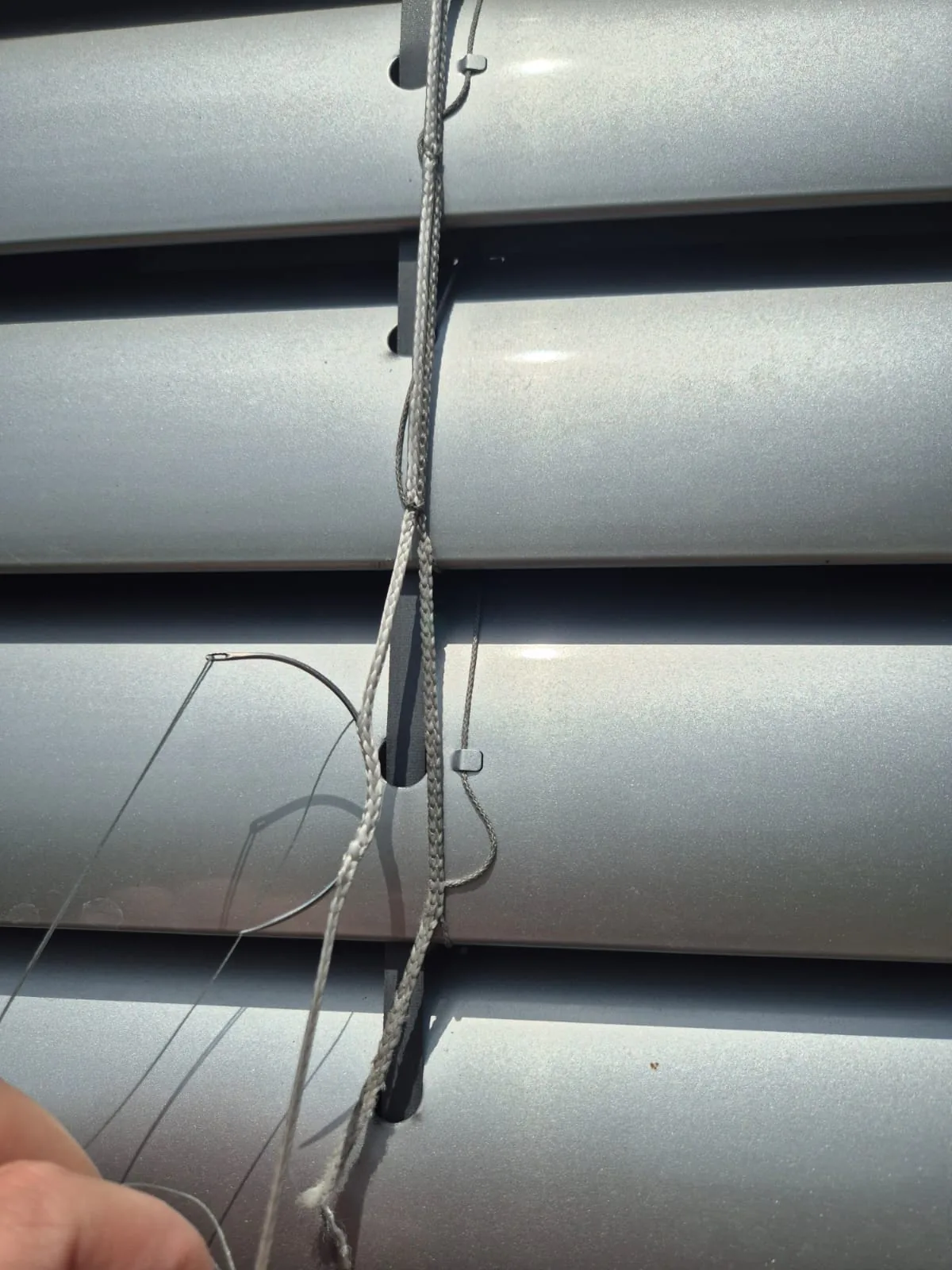 Camper-Plissee Detailansicht am Fenster