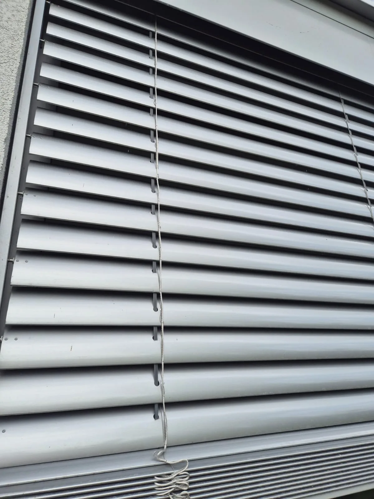 Camper-Plissee in Grau – maßgeschneiderte Anfertigung