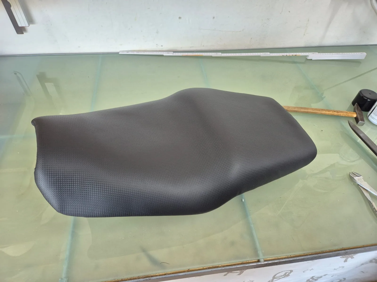 Motorradsitz neu bezogen in der Polsterei Hagenburg